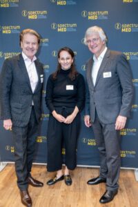 Prof. Dr. jur. Dr. med Alexander Ehlers mit Mitarbeiterin